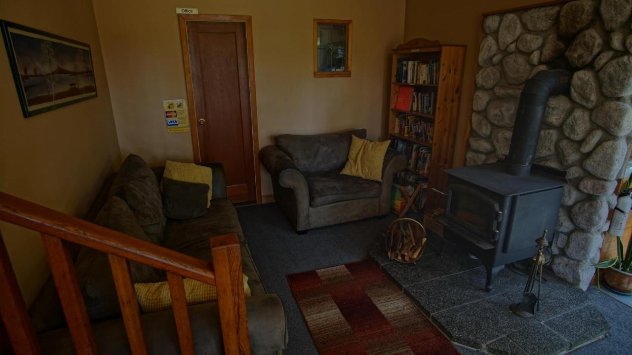 Up The Creek Backpacker'S Lodge Roberts Creek Exteriér fotografie